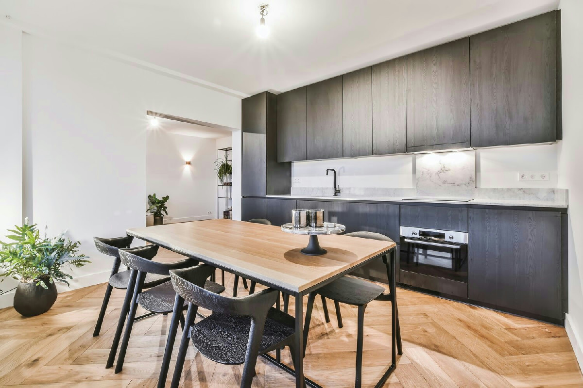 Abbinamenti funzionali per ottimizzare gli spazi in cucina garantendo un ambiente pratico e ordinato