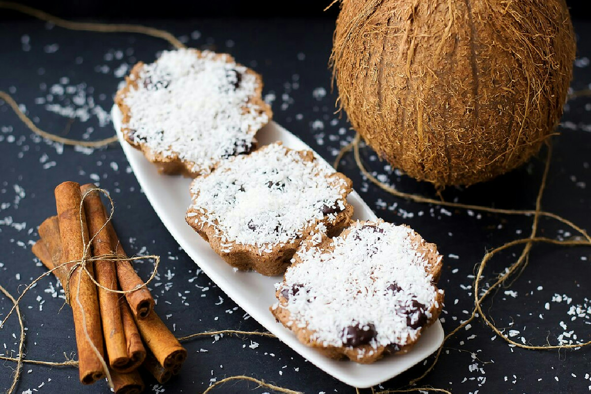 Biscotti al cocco con tre ingredienti facili da preparare in meno di mezz’ora per un dolce leggero
