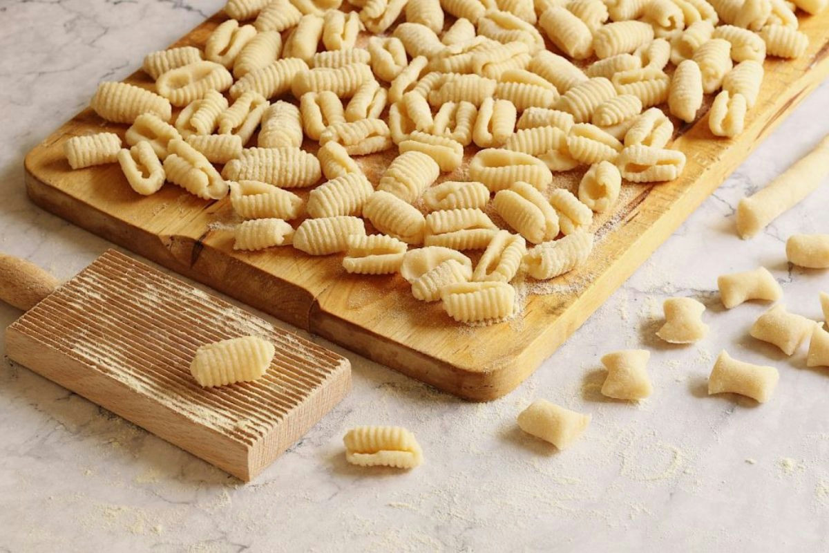 Questo piatto di gnocchi senza patate dimezza le calorie e offre sapore a tutta la famiglia