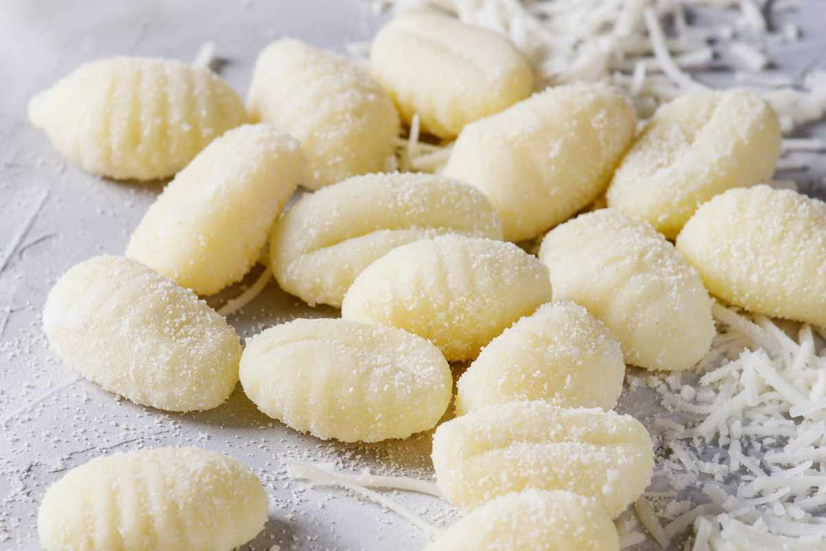 Questo piatto di gnocchi senza patate dimezza le calorie e offre sapore a tutta la famiglia