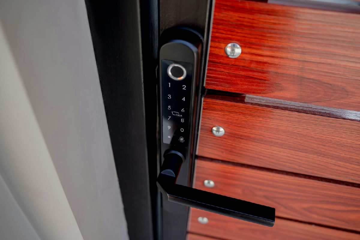 Segreti per mantenere perfetta la porta blindata con consigli pratici su sicurezza e pulizia ideale