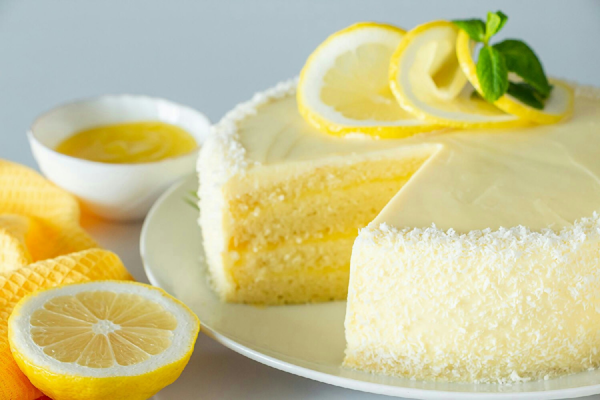 La torta al limone ideale per un dolce fresco e speciale da portare in tavola a Natale
