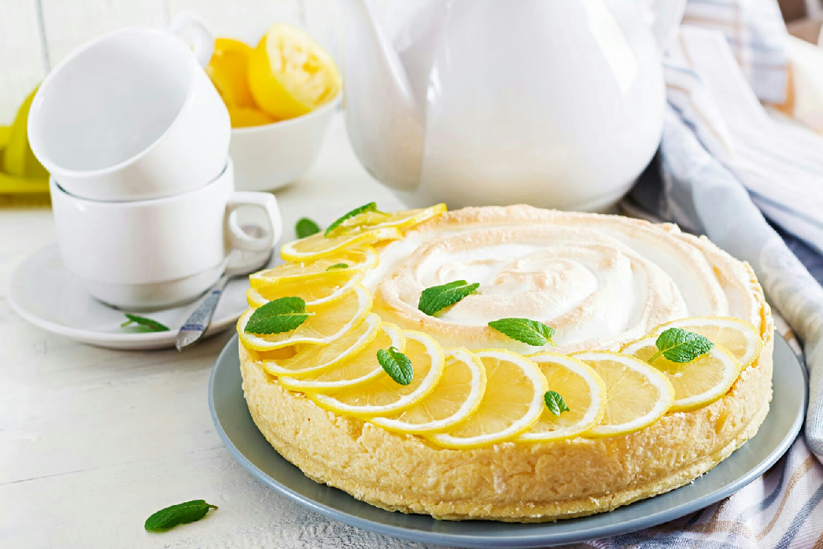 La torta al limone ideale per un dolce fresco e speciale da portare in tavola a Natale
