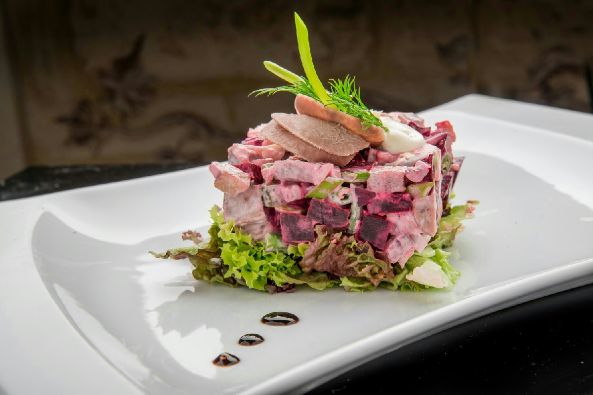 Vitello tonnato piemontese: un piatto cremoso dal sapore equilibrato e irresistibile